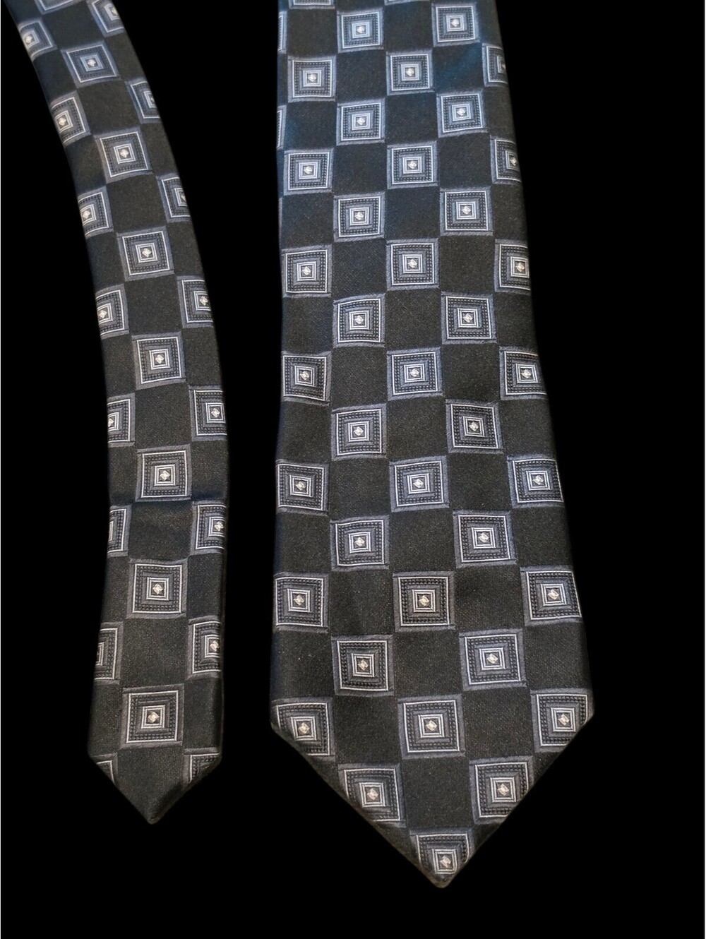 DONALD J TRUMP Signature Collection Silk Necktie Geometric Black/Silver 62X3.5